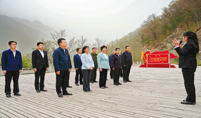 開展“牢記殷殷囑托當(dāng)好秦嶺生態(tài)衛(wèi)士”黨性教育活動
