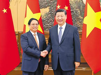 習(xí)近平會(huì)見(jiàn)越南總理范明政