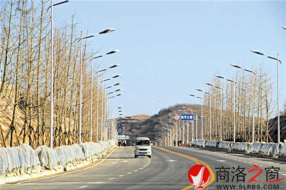 寬闊、整潔的路面