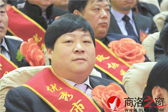 在日前召開的市政協(xié)會上，沈傳奇被評為優(yōu)秀政協(xié)委員。