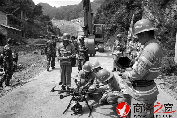 準(zhǔn)備起飛無人機，空中監(jiān)測地質(zhì)隱患點