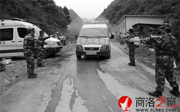 出入搶險救援現(xiàn)場的車輛、人員必須消毒防疫