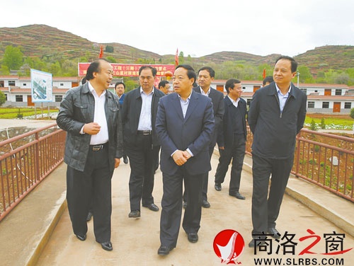 市委書記胡潤(rùn)澤深入王山底村檢查指導(dǎo)工作