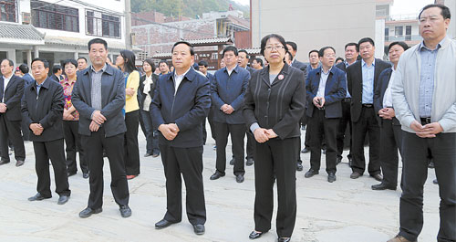 全市重大項目建設現(xiàn)場觀摩會在柞水鎮(zhèn)安觀摩