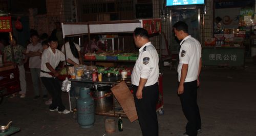 商洛城管監(jiān)察支隊開展夜市燒烤清理整頓活動