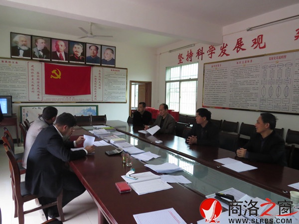 與村干部座談?wù){(diào)研設(shè)立便民聯(lián)系點(diǎn)情況.jpg
