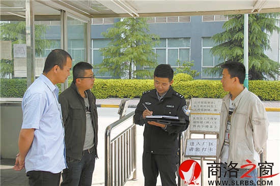 商丹工業(yè)園區(qū)內(nèi)企業(yè)眾多，外來人口密集，張葛亮不定期便會深入園區(qū)企業(yè)走訪調(diào)查，以便及時發(fā)現(xiàn)、化解矛盾糾紛。