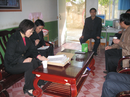副縣長(zhǎng)殷延青深入部分學(xué)校督導(dǎo)檢查甲型H1N1流感防控工作 1.jpg