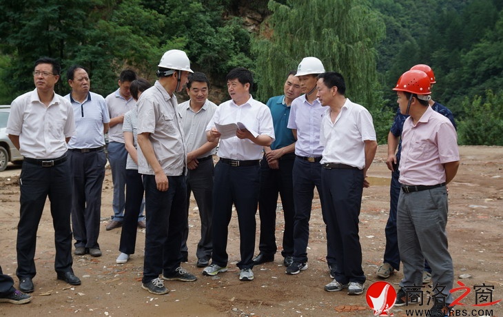 賈建剛查看鎮(zhèn)安抽水蓄能電站項(xiàng)目開工現(xiàn)場籌備情況.jpg