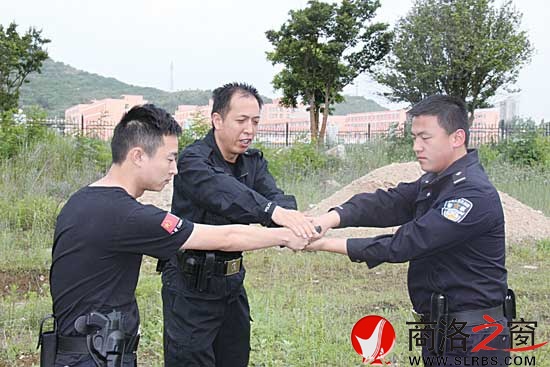 武警出身的趙平還擔(dān)任分局日常訓(xùn)練、培訓(xùn)任務(wù)