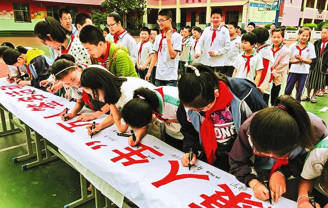 洛南開展法制禁毒宣傳教育進(jìn)校園活動(dòng)