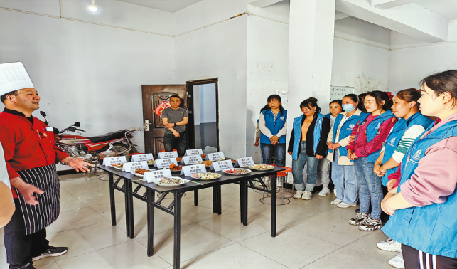 開(kāi)展技能培訓(xùn) 解決就業(yè)難題