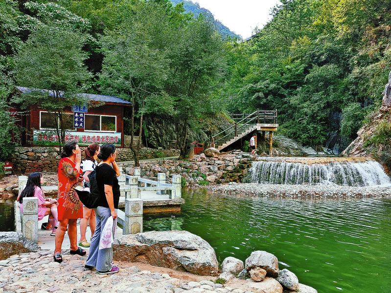 在家門口就業(yè)，吃上“旅游飯”