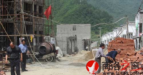 正在建設(shè)的獅子溝移民小區(qū)