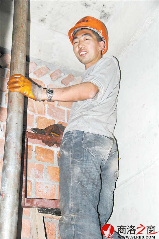 80后工人魚永超熱愛著自己的這份工作，說起工作熱情很高。