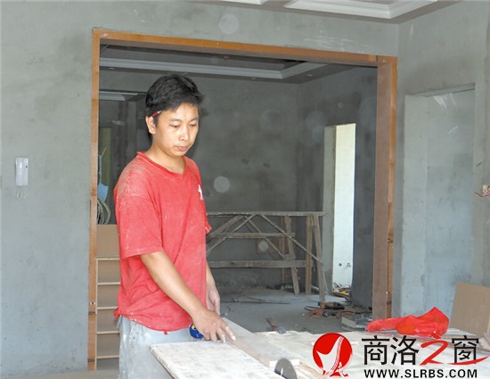 楊波說，自己之所以能在這行業(yè)站穩(wěn)腳跟，且有不菲收入，離不開這門過硬的手藝。
