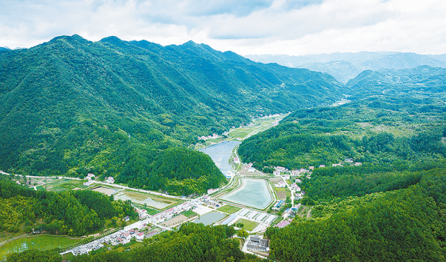 天更藍(lán) 水更清 村更美
